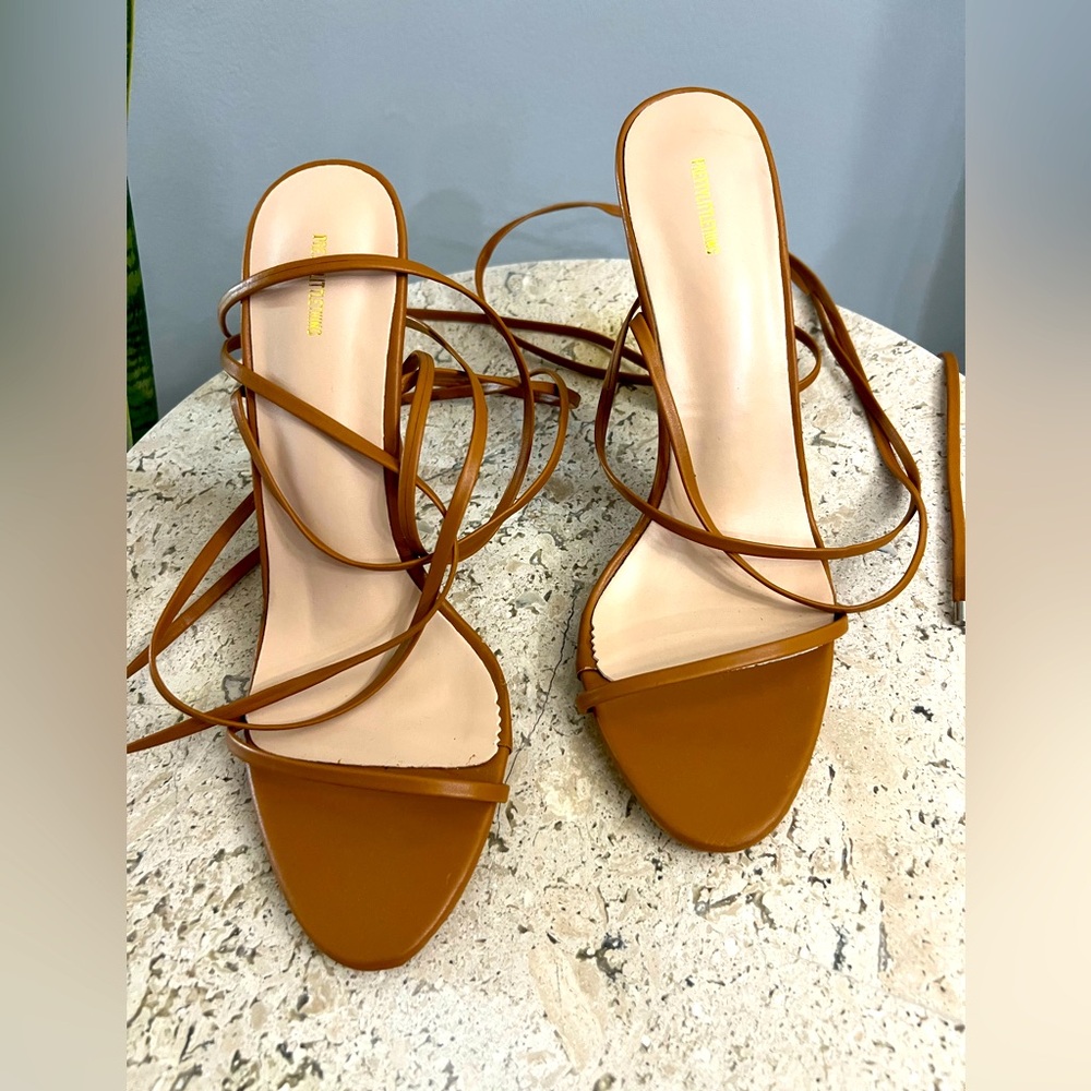 🔥🔥Elegant Tan Pretty Little Thing Tie Up Strappy Heels - Picture 2 of 7